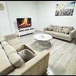 شقة Stylish & Relaxing Modernes Mit Privatparkplatz *